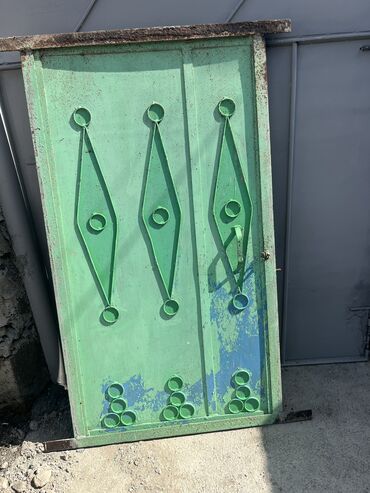 Giriş qapıları: İşlənmiş Dəmir Giriş qapısı Zəmanətsiz, Ödənişli quraşdırma, Ödənişli çatdırılma, Rayonlara çatdırılma