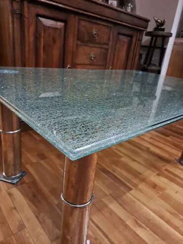 Stilski klub stolovi: Klub sto sa staklenom troslojnom plocom debljine 15mm. Sto je tezak — 8