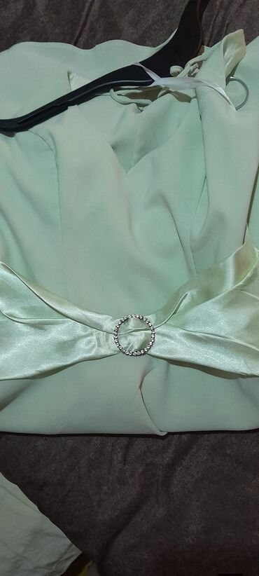 Haljine: Haljina u nežno mentol zelenoj boji, idealna za svečane prilike. - — 3