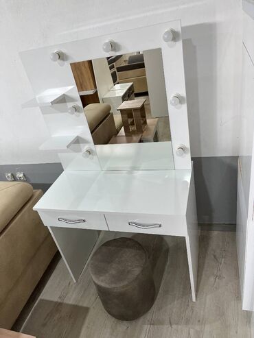 Stolovi: Sto za šminkanje 5 U ponudi moderan stočić za šminkanje, savršen za — 3