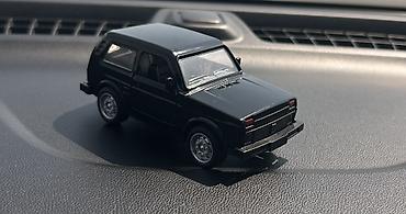 mini cooper: Qara rəngli miniatura off-road avtomobil modeli - Korpus: metal və — 6