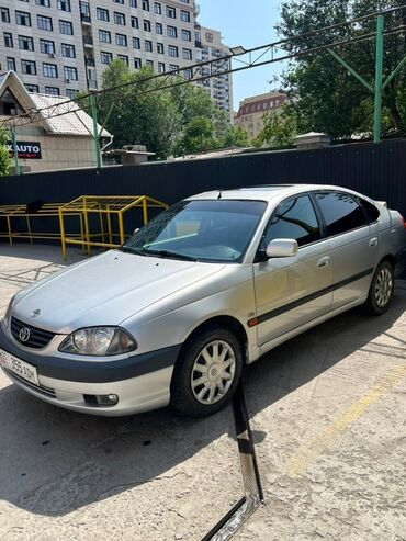 срочно срочно продаю машина: Toyota Avensis: 2001 г., 2 л, Механика, Бензин, Седан