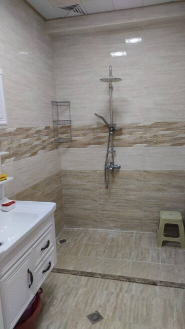 Uzunmüddətli kirayə mənzillər: Yasamalda, Kaktus Şadlıq Sarayının yaxınlığında, 18 mərtəbəli binanın — 11