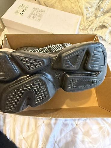 Krossovka və ketlər: Qadın idman ayaqqabısı – daşlı slip-on model - Rəng: qara - Üst — 2