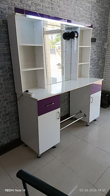 tibbi banka qiyməti: Bərbər termosu idyal vəziyətdə heç bir qırıqi yoxdur qiymət 200 AZN — 4