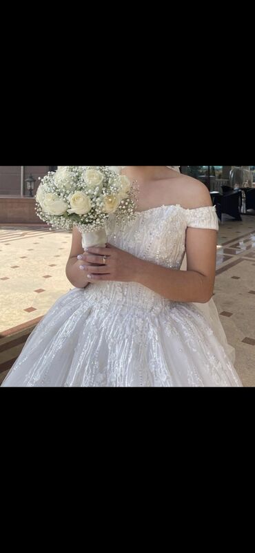 свадебное платье 38 размер: Свадебное платье Размер регулируется, подойдет xs,s,m отдаем за даром