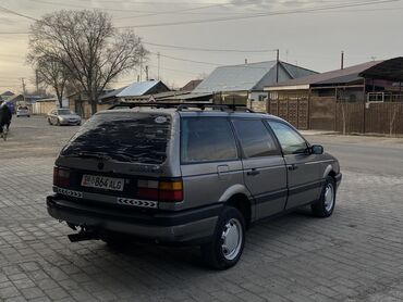 Volkswagen: Volkswagen Passat: 1989 г., 1.8 л, Механика, Газ, Седан