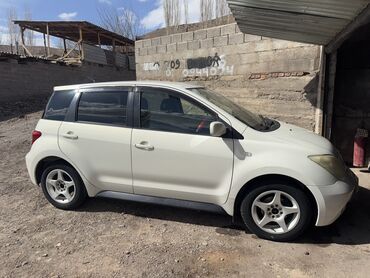 Toyota: Toyota Isis: 2003 г., 1.3 л, Автомат, Бензин, Хэтчбэк