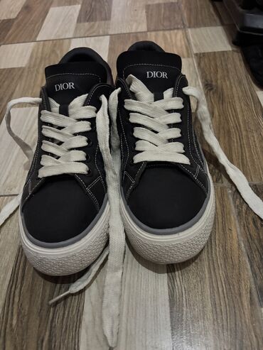 eqa shoes ecemi unvan: Dior marka krasovka əla vəziyyətdərdir alanda görəcəksiniz