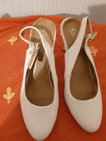 bele čizme: Sandale, Safran, 40