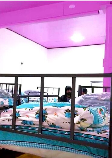 em hostel baku: 28 may metrosundan piyada 5 deqiqelik mesafede yerlesen Uzu yola baxan