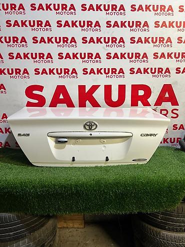 xv40: Крышка багажника Toyota, Б/у, Оригинал — 1