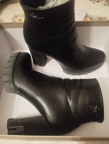 кожанная обувь: Ботинки и ботильоны 36, цвет - Черный