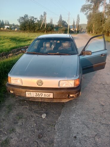 volkswagen passat афто: Volkswagen Passat: 1990 г., 1.8 л, Механика, Бензин, Седан