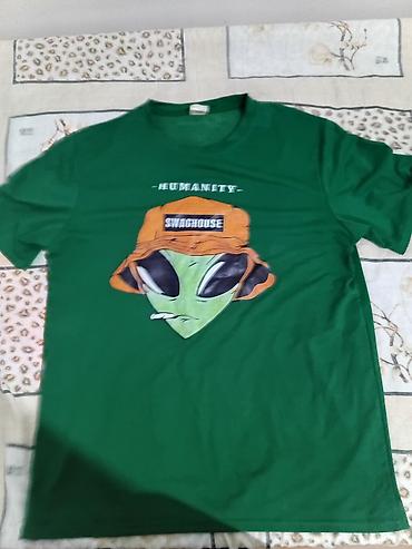 Salam. 2 ci əl oqlan t shirt . 1 dəfə geyinilib kiçik olduqu üçün