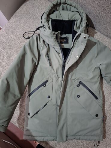 современные коляски для новорожденных: Продаётся куртка на мальчика зимняя. размер на рост 130-140см. Куртка