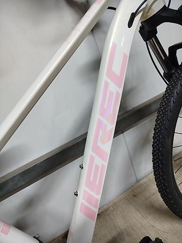 merida warrior 300: Горный велосипед Merida (надпись MEREC/MEREC на раме) на колесах 27.5" — 2