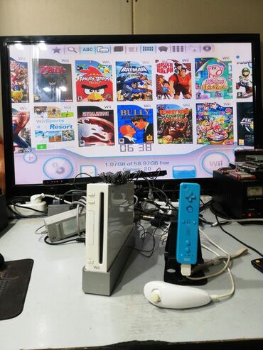 nintendo 2 в Кыргызстан | NINTENDO SWITCH: Nintendo Wii прошитая все в комплекте, флешка на 64 гб на которой