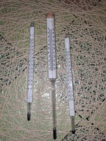 Termometrlər: Qeyri adi formada termometr satilir. 20-25 sm. 3 eded. 1 ededin