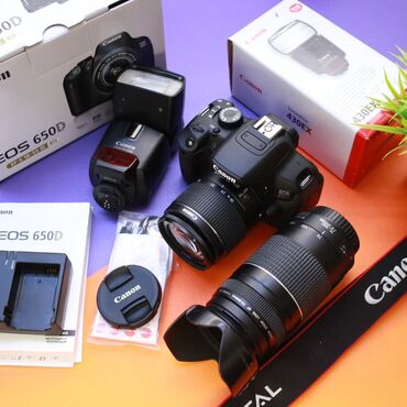 canon 50 mm: Canon EOS 650D DSLR fotoaparatı, iki obyektiv və Speedlite 430EX flaşı