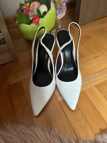 proljetne jakne c a: Sandals, Bershka