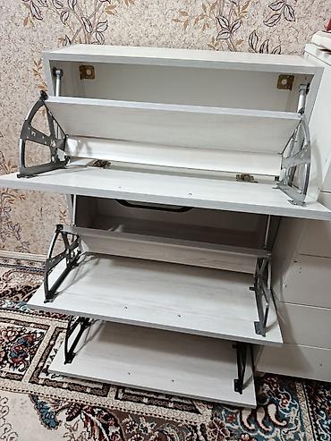 Açılan qapaqlı ayaqqabılıq – 3 bölməli - Material: açıq ağac