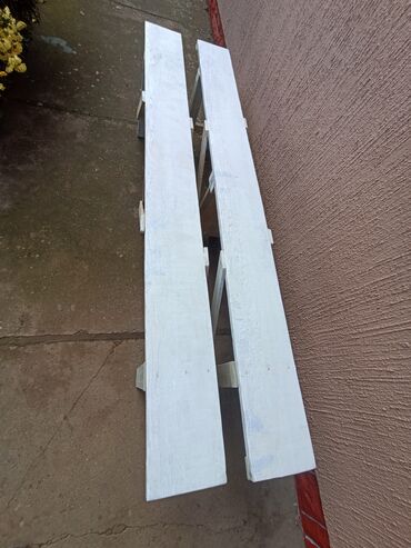 Stolovi: Sto i klupe za slave,veselja i slično,sto drveni-rasklopiv, debljina — 13