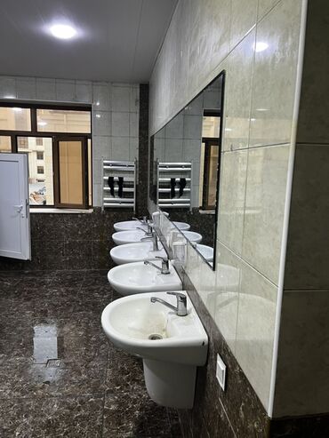Taxta-şalban: Məhsul: Divara bərkidilən keramik lavabo dəsti - Tip: Asma/divar