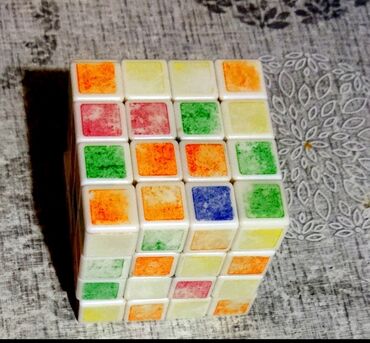 Oyuncaqlar: Zehni inkişaf üçün faydalı kubik rubik