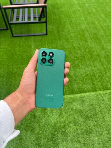 yeni soyuducu: Honor smartfonlar üçün nəzərdə tutulmuş yaşıl rəngdə silikon çexol