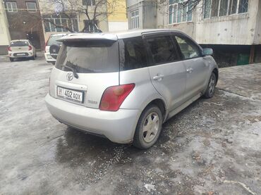 Toyota: Toyota ist: 2002 г., 1.5 л, Автомат, Бензин, Хэтчбэк