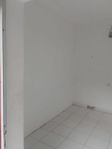 zamin emlak: Kiçik ticarət/biznes sahəsi – vitrinli giriş qapısı ilə - Sahə: tək — 3