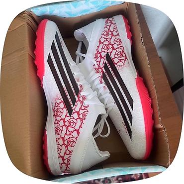 футбольные шипы: Футбольные сороконожки Adidas, бело-красные, размер 42 - Модель — 3