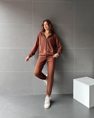 Komplet trenerke: Komplet trenerka S M L XL 2XL Cena 3700 din — 6