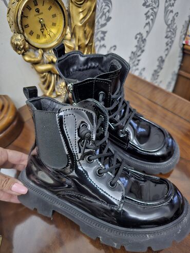 Верхняя одежда: Продаю верхнюю одежду на девочку от 7-9 лет одежда новая или в — 14