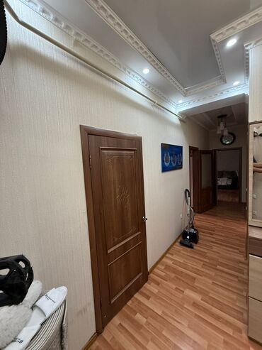 квартира в районе политеха: 2 бөлмө, 70 кв. м, Элитка, 2 кабат, Косметикалык ремонт