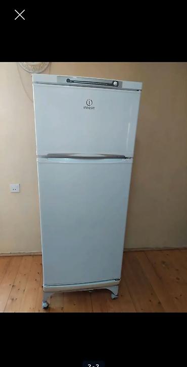 продажа холодильника бу: İndesit iki qapılı soyuducu - Üst hissədə ayrıca dondurucu bölmə - — 2
