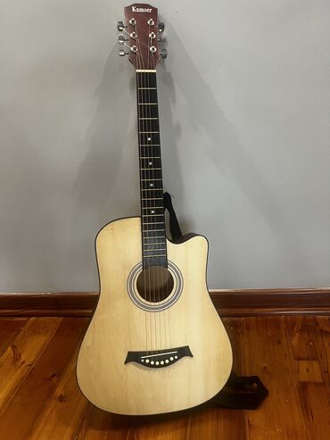 купить новую гитару: Гитара 
С комплектом