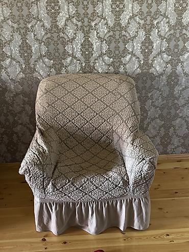 masa və oturacaqlar: Klassik yumşaq mebel dəsti - Tərkibi: 1 ədəd üçnəfərlik divan və 2 — 5