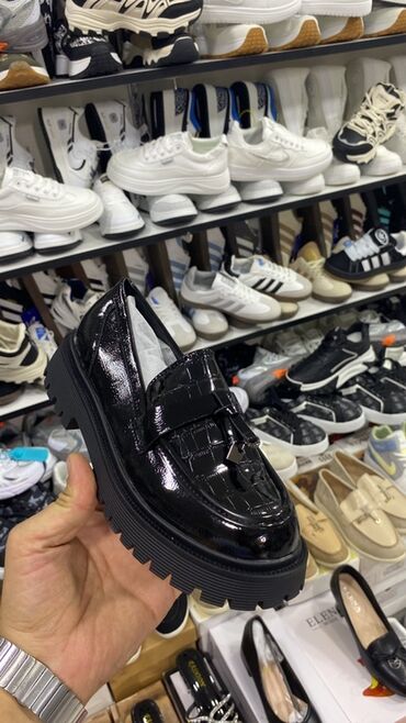 Ayaqqabılar: Məhsul: Kişi və qadın ayaqqabıları – gündəlik və stil kombinasiyası — 8