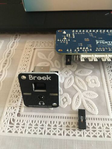 Digər kompüter aksesuarları: Brook Fighting Board sxem lövhəsi Təzədir. İstifadə olunmayıb. Tayvan — 10