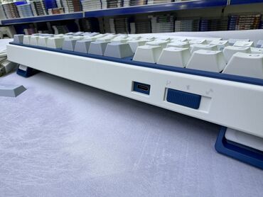 Клавиатуры: Клавиатура, Механическая, Bluetooth, Проводное подключение, Размер: 75% — 9