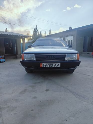 тесло авто: Audi 100 (C3) седан, серебристый цвет. Кузов и экстерьер: -