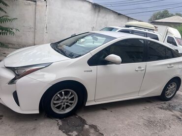 автомобиль для продажи: Toyota Prius: 2016 г., 1.8 л, Вариатор, Гибрид