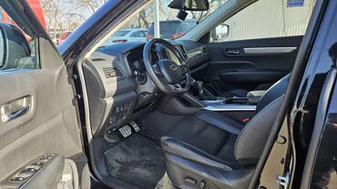 Другие детали салона: Кроссовер с просторным салоном и современным оснащением. Особенности — 2