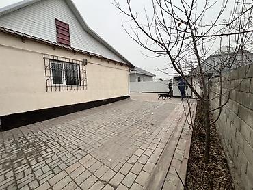 Продажа коттеджей и домов: Дом с большим вымощенным двором и хозпостройками. - Просторный — 3