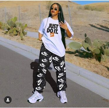 Gornji i donji deo: Veličine S M L XL
Cena 4400 din n — 16