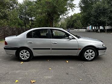 Транспорт: Toyota Avensis: 1999 г., 1.6 л, Механика, Бензин, Седан — 2