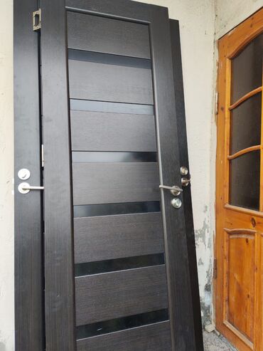 пластиковые двери бу: İşlənmiş Otaq qapısı Plintus ilə, Zəmanətsiz, Ünvandan götürmə