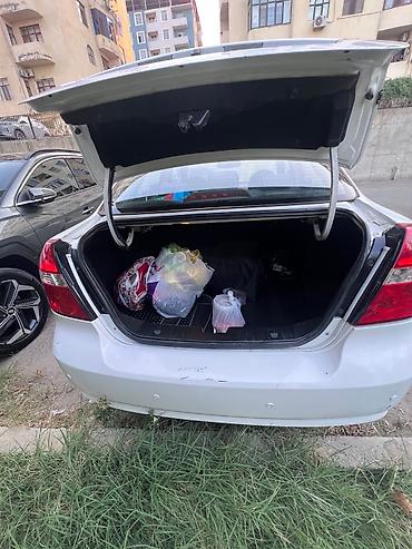 chevrolet cruze buferi: Chevrolet Aveo LS sedan, ağ rəngdə avtomobil. Şəkillərdən göründüyü — 4